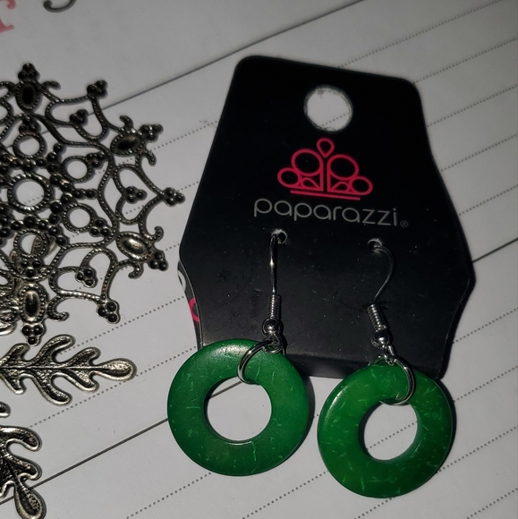 ๐ขPaparazzi green circle mini hoop earrings